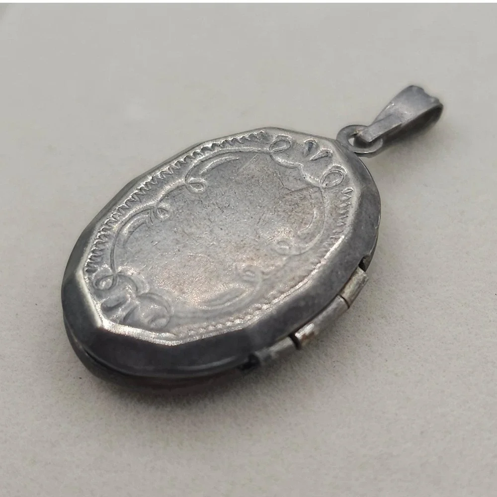 Vintage Floral Locket Pendant Silver Tone Oval Keepsake Charm